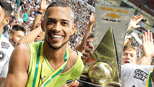 Luís Ricardo vibra com título nacional e acesso do Botafogo em 2015