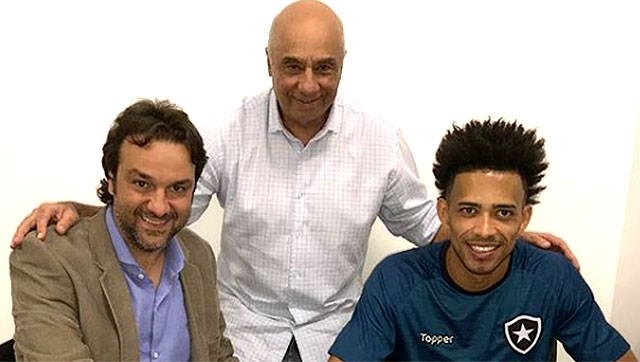 Lateral-direito Luís Ricardo estende contrato com Botafogo até dezembro de 2019