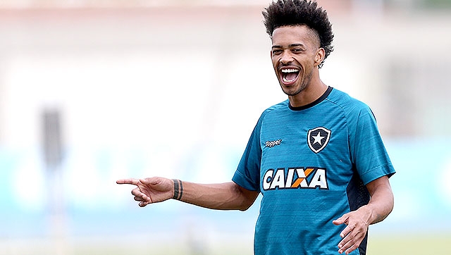 Botafogo renova contrato de Luís Ricardo para mais duas temporadas