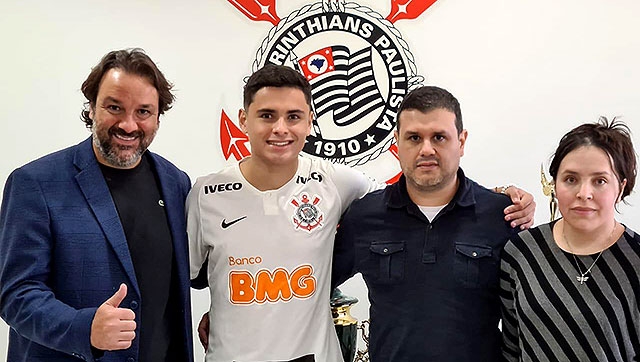 Thomas Agustin assina contrato profissional com Corinthians
