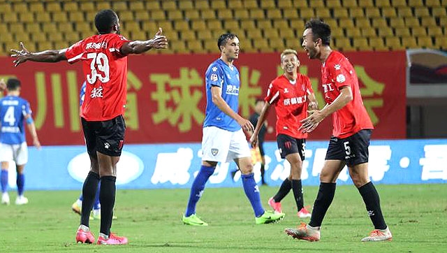 Atacante Naldinho marca golaço de voleio e garante vitória do Chengdu