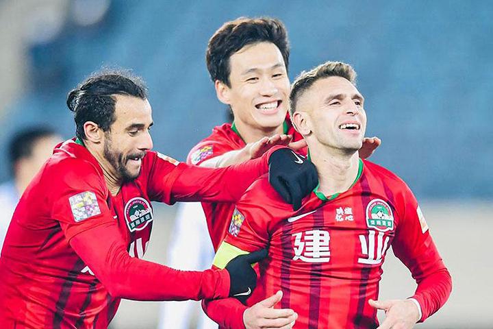 Ivo joga bem, marca gol e termina temporada 2020 em alta no Henan Jianye