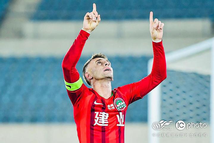 Ivo joga bem, marca gol e termina temporada 2020 em alta no Henan Jianye