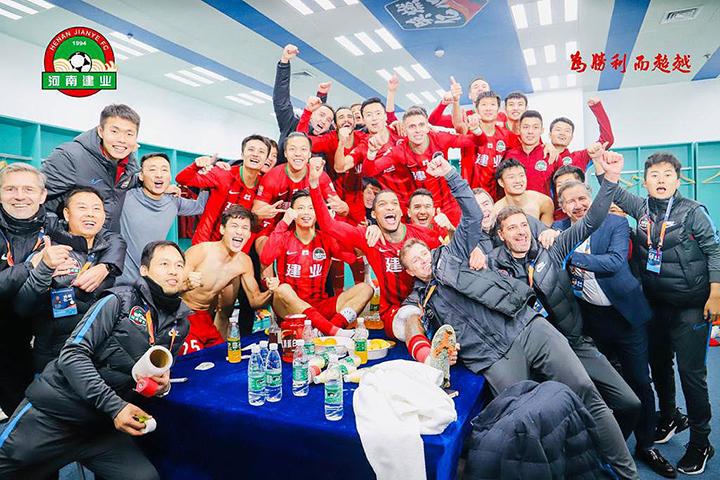 Ivo joga bem, marca gol e termina temporada 2020 em alta no Henan Jianye