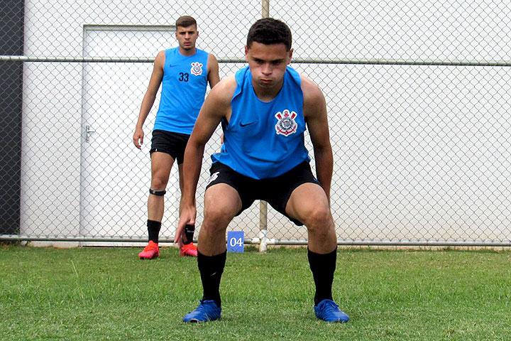 Agora no Sub-20, volante Thomas Agustin é relacionado para confronto da Copa do Brasil 2021