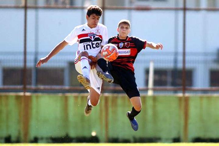 Atacante Vinicius novo atleta CSR Sports