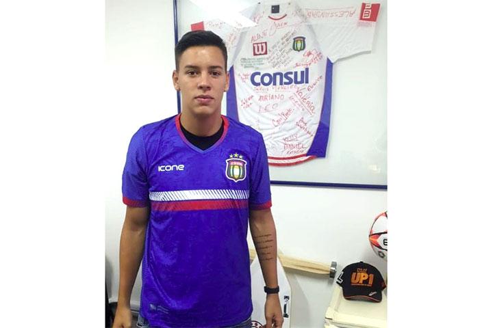 Guilherme Barbosa assina primeiro contrato profissional com São Caetanoi