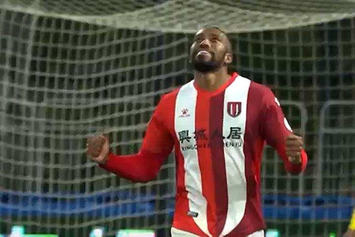 Naldinho marca dois gols na vitória do Chengdu sobre Beijing por 4 a 1