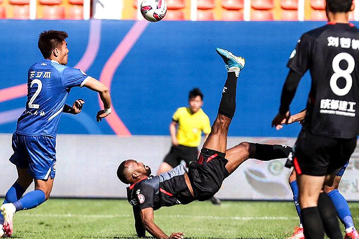 Atacante Naldinho é eleito melhor estrangeiro do mês de maio da China League 1