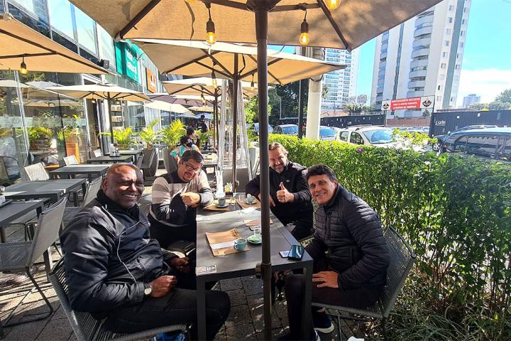 Representantes Ivo10 Brazil visitam estruturas de base dos principais times de futebol de São Paulo