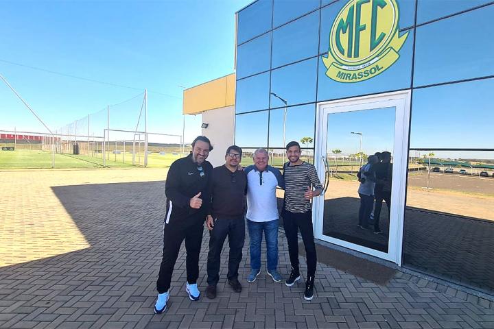 Representantes Ivo10 Brazil visitam estruturas de base dos principais times de futebol de São Paulo