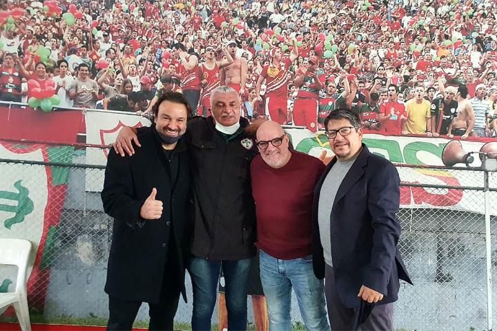 Representantes Ivo10 Brazil visitam estruturas de base dos principais times de futebol de São Paulo