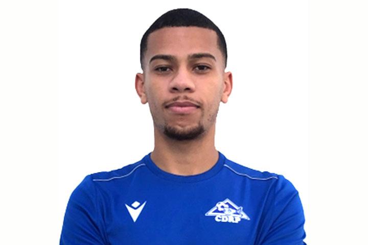 Atacante Lucas Gadelha marca primeiro gol com camisa do CD Rabo de Peixe