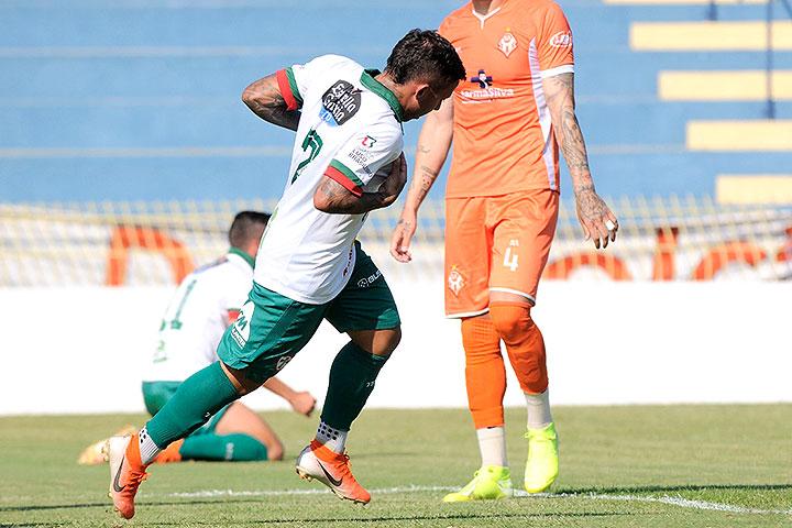 Cesinha marca primeiro gol com camisa da Portuguesa na vitória por 3 a 0 sobre Atibaia
