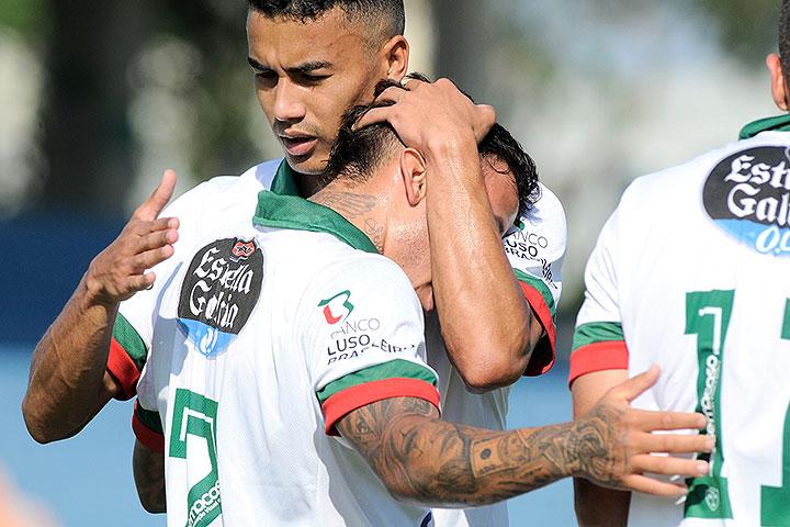 Cesinha marca primeiro gol com camisa da Portuguesa na vitória por 3 a 0 sobre Atibaia