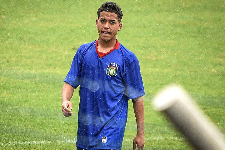 Lateral-direito Joãozinho está de volta a CSR Sports