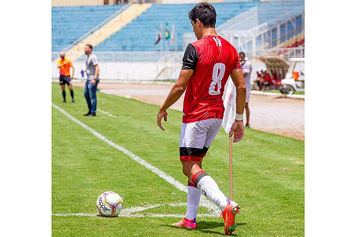 Volante Arthur Pelagio, destaque do Varginha, é novo atleta com carreira gerenciada pela CSR Sports
