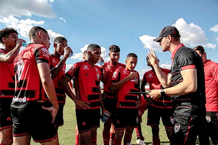 Augusto Fassina é vice-campeão do Campeonato Goiano Sub-17 2021 com Atlético-GO