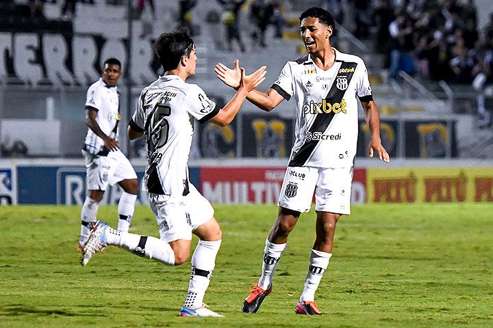 Atacante Josiel marca e dá assistência em virada histórica da Ponte Preta sobre Coritiba