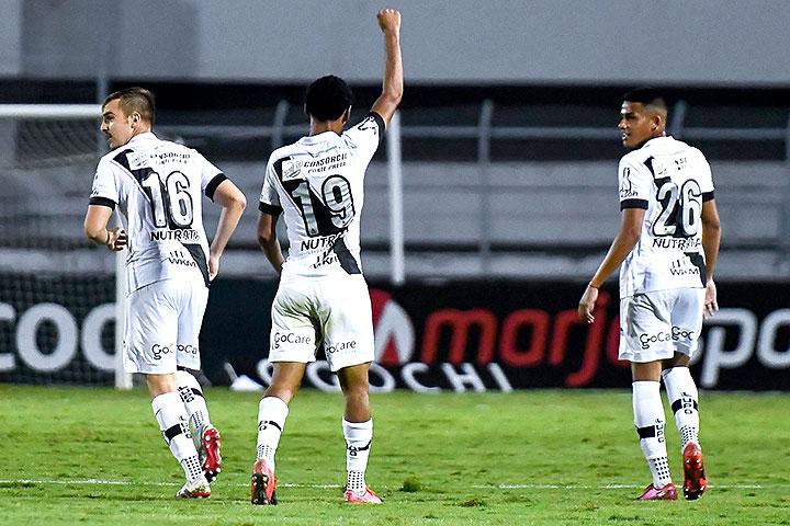 Atacante Josiel marca e dá assistência em virada histórica da Ponte Preta sobre Coritiba