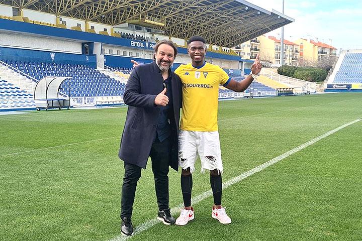 Zagueiro Ifeanyi é novo reforço da equipe Sub-23 do Estoril Praia, de  Portugal - CSR Sports