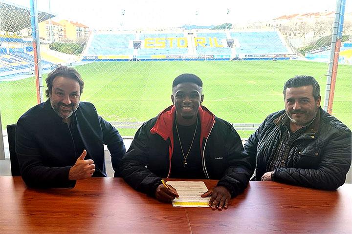 Zagueiro Ifeanyi é novo reforço da equipe Sub-23 do Estoril Praia, de  Portugal - CSR Sports