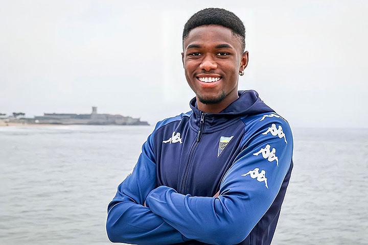 Ifeanyi é campeão da Liga Revelação Sub-23 2021/2022 com Estoril Praia, de  Portugal - CSR Sports