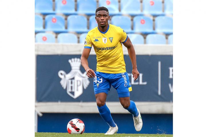 Zagueiro Ifeanyi é novo reforço da equipe Sub-23 do Estoril Praia, de  Portugal - CSR Sports