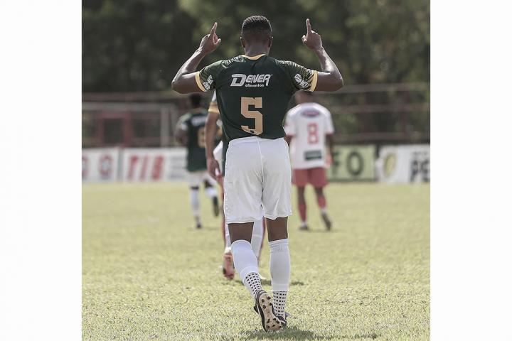 Ifeanyi é campeão da Liga Revelação Sub-23 2021/2022 com Estoril Praia, de  Portugal - CSR Sports