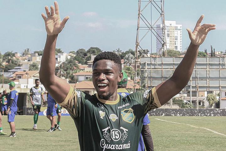 Ifeanyi é campeão da Liga Revelação Sub-23 2021/2022 com Estoril Praia, de  Portugal - CSR Sports